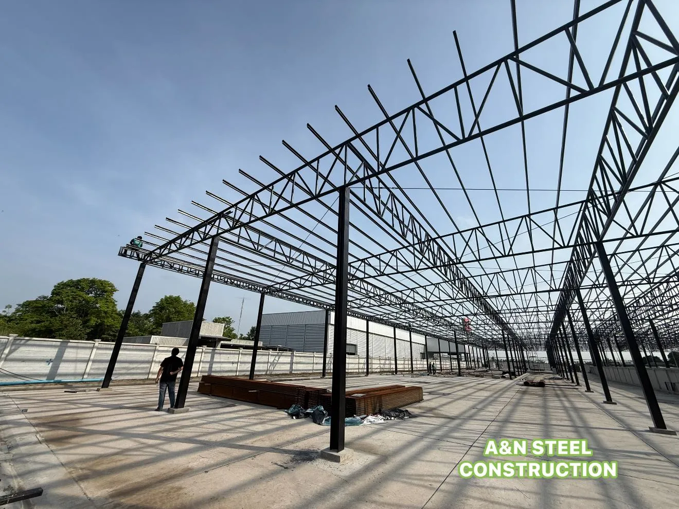โครงเหล็กหลังคาโรงงานขนาดใหญ่ที่ติดตั้งโดย A & N Steel Construction